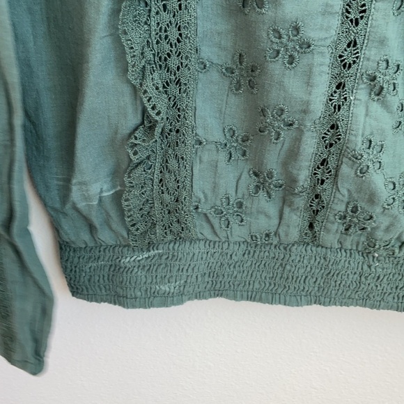 NWT AEO Dark olive green eyelet lace blouse S - Picture 4 of 6